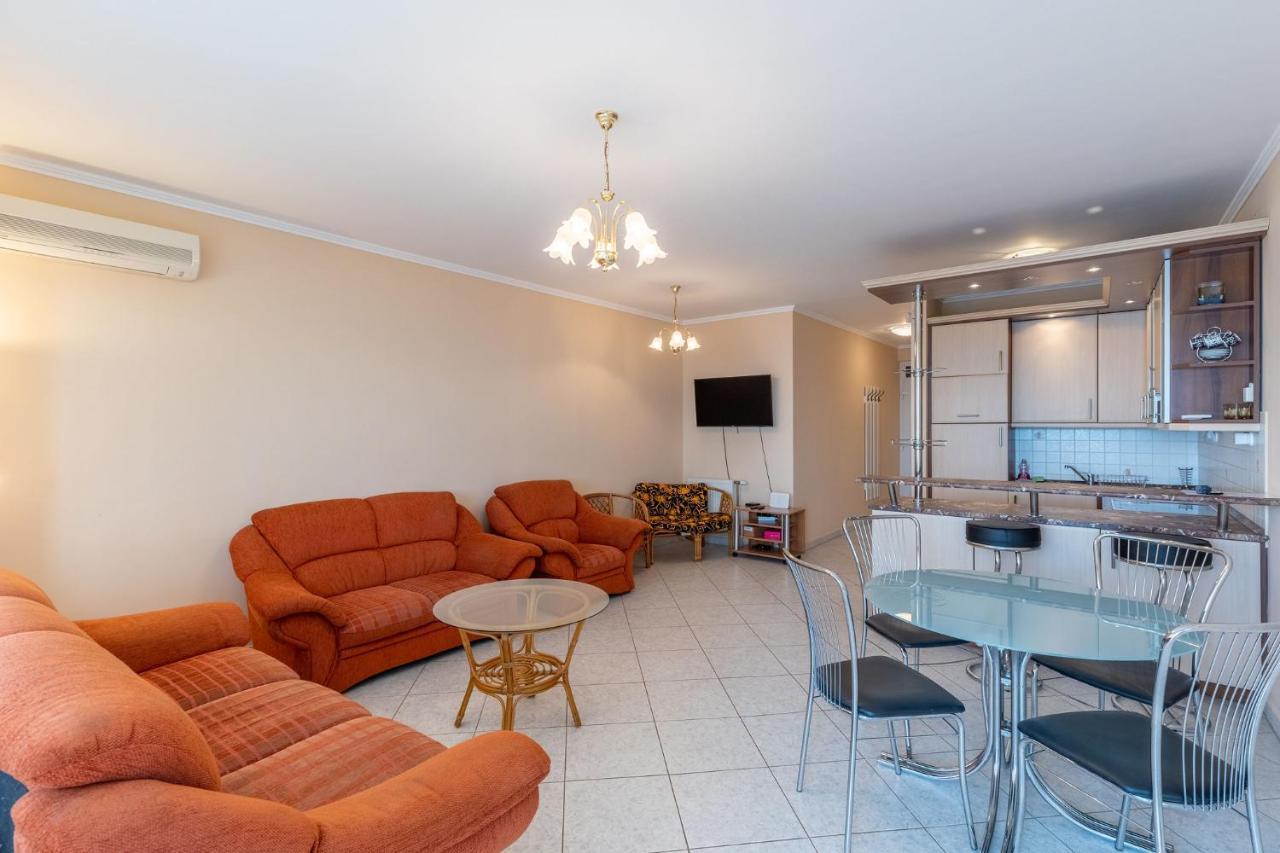 Kek Hullam Apartman By Bltn Apartment Сиофок Екстериор снимка